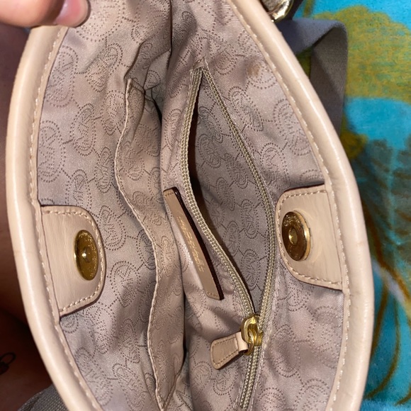 Michael Kors crossbody. - Picture 5 of 7